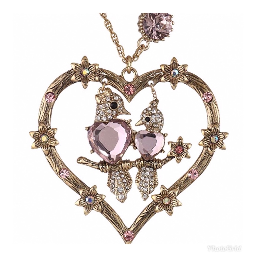 Iconic Love Bird Heart pendant necklace